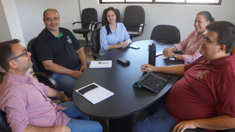 Secretaria de Educação e IF Sudeste avaliam parceria para ofertar cursos de capacitação em Santos Dumont